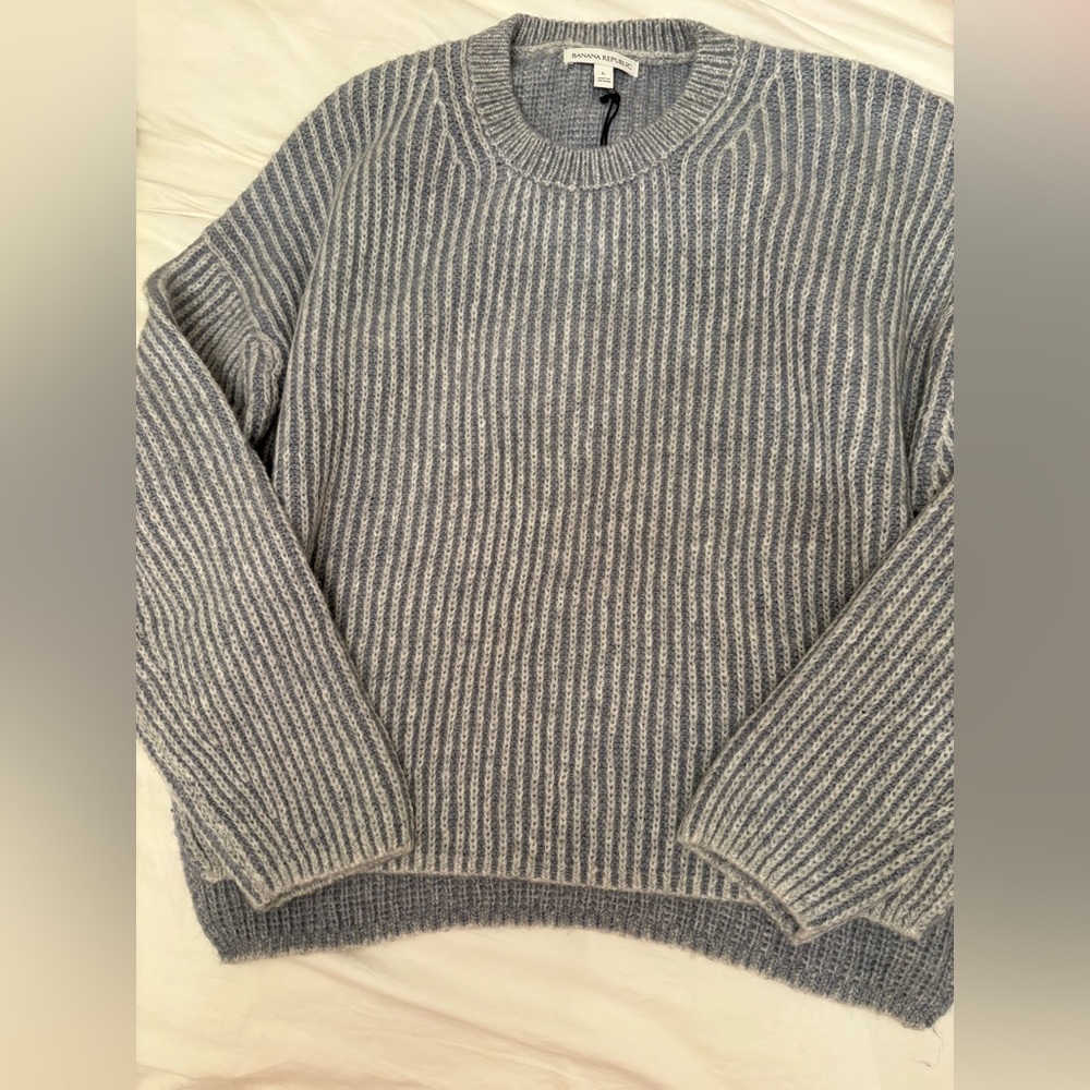 NWT Banana Republic Women’s Blue and White Crewneck Sweater